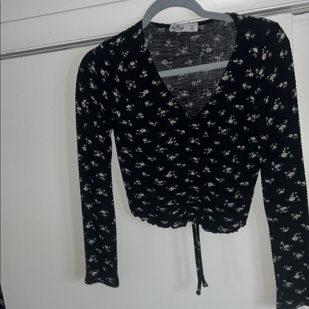 Hollister Black 3/4 Sleeve Blouse with Tie Front Fitted Style